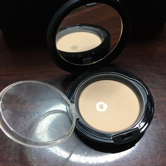 Younique Pressed Powder Foundation - Poplin - Picture 2 of 3